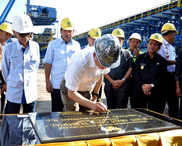 Menteri Perhubungan Resmikan Dermaga dan “Shiploader Anthracite” PT Bukit Asam