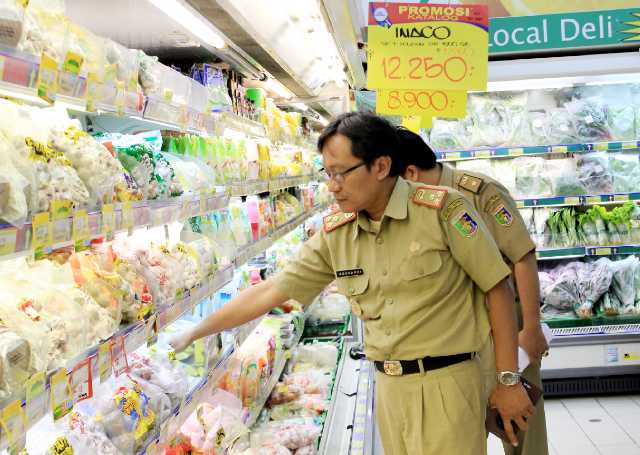 Sidak Jelang Ramadhan, Produk Kedaluwarsa Masih Dijual di Supermarket dan Pasar Tradisional