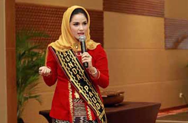 Ny. Aprilani Yustin Ficardo Siap Pimpin Dewan Kesenian Lampung