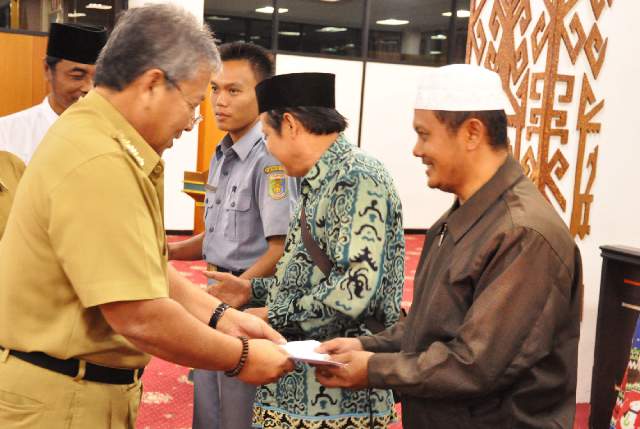 BAZNAS Salurkan Zakat Fitrah Infak, dan Sedekah