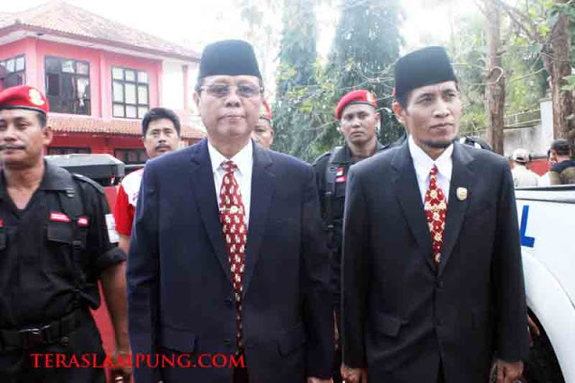 Pilkada Lampung Timur: Diiringi Pentas Kuda Kepang, Erwin – Prio Mendaftar di KPU