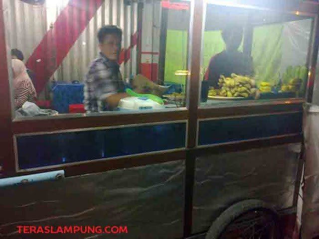 Bebek Goreng “Yanto” Mak Nyus di Jalan Hayam Wuruk Bandarlampung