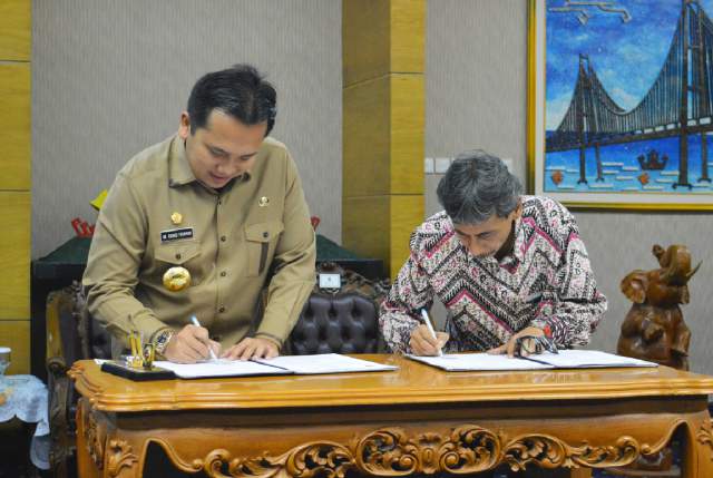 PT BA Serahkan Hibah 18 Mobil kepada Pemprov Lampung