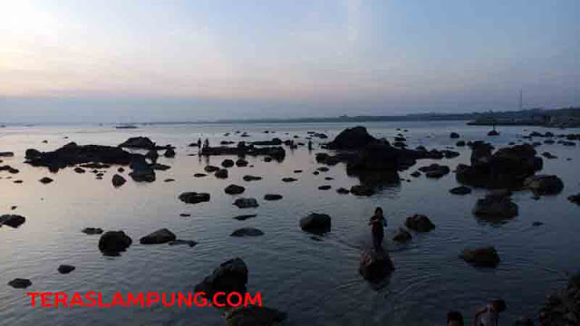 Liburan Idul Fitri, Pantai Way Panas Kalianda Ramai Pengunjung