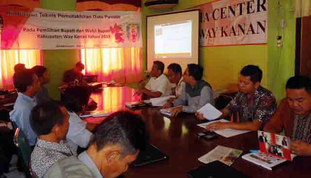 KPU Waykanan Gelar Bimtek Pemutakhiran Data bagi Para Ketua PPK