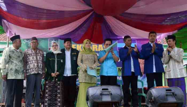 Pilkada Lamtim: Mendaftar Pertama, Chusnania Chalim-Zaiful Buhori Dikawal Ratusan Pendukung