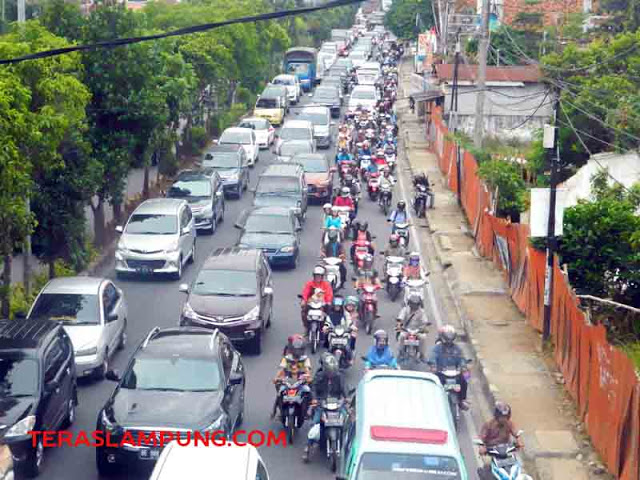 Arus Mudik, Jalan Protokol Kota Bandarlampung Mulai Dipadati Kendaraan