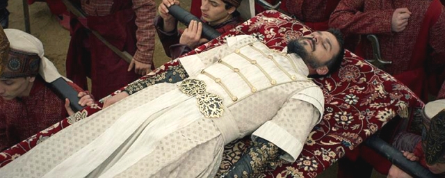 Film Abad Kejayaan: Tentang Baginda Raja yang tidak Pernah Salah (1)