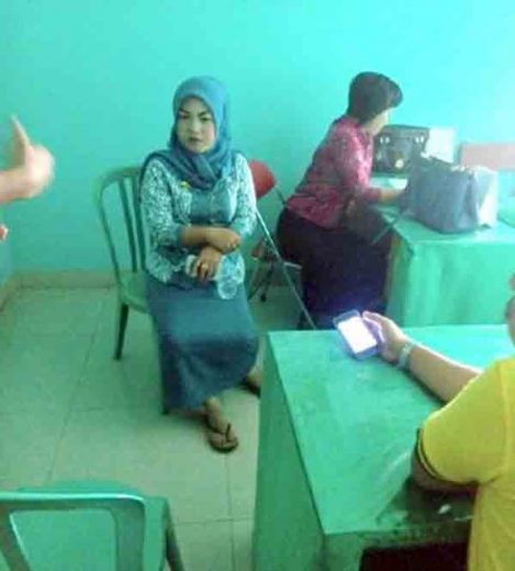 Beberapa Pegawai RSUD Ryacudu Kotabumi Pakai Sandal pada Jam Kantor