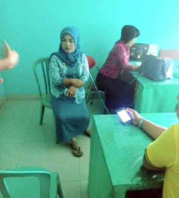 Beberapa Pegawai RSUD Ryacudu Kotabumi Pakai Sandal pada Jam Kantor