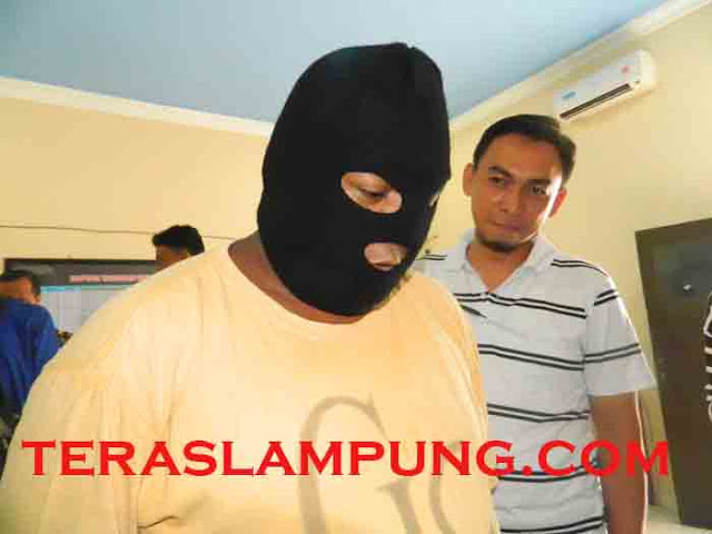 Polisi Bekuk Penjual Judi Togel Saat Makan di Rumahnya