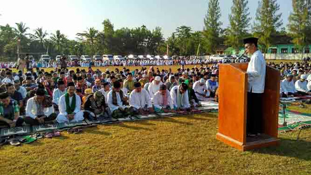 Bupati Mesuji Sholat Idul Fitri di Panca Jaya
