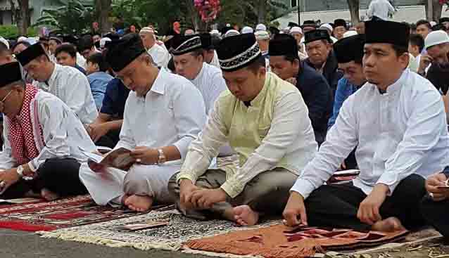 Gubernur dan Wakil Gubernur Lampung Shalat Idul Fitri di Lapangan Saburai