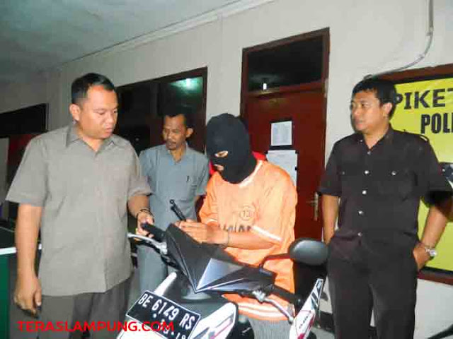 Menjambret di Depan Mal Central Plaza, Indra Diringkus Polisi di Jalan Warsito