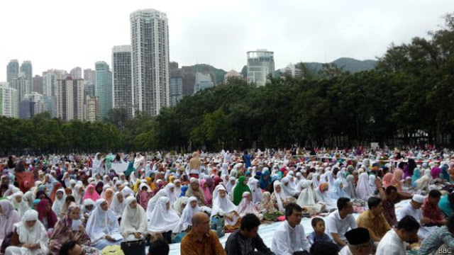 Puluhan Ribu WNI di Hong Kong Shalat Ied di Victoria Park