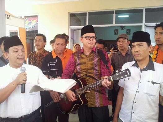 Pilkada Bandarlampung: Daftar di KPU, Yunus Baca Puisi dan Tampilkan Pencak Silat