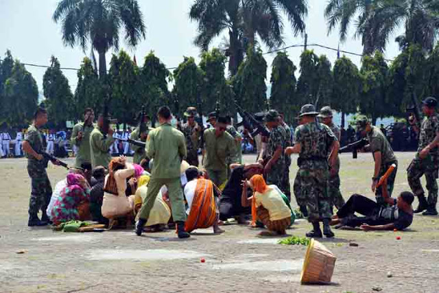 Pentaskan Drama Raden Intan, Para Personel Korem Gatam Pukau Peserta Upacara HUT RI