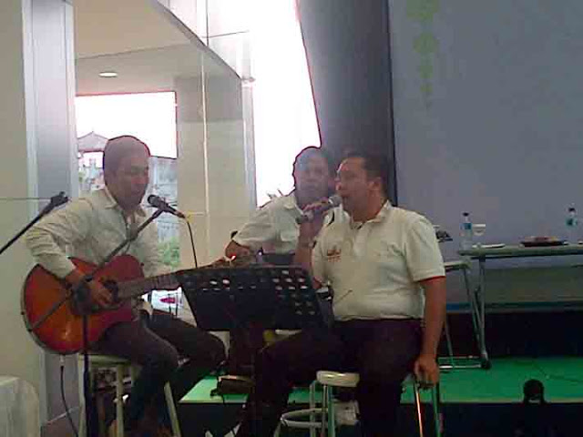 Menolak ‘Nambah’ Menyanyi Gaya Gubernur