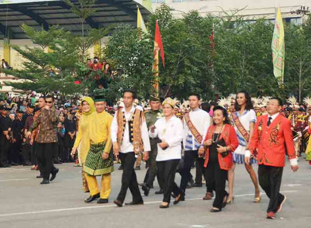 Presiden Jokowi Hadiri Karnaval Khatulistiwa 2015 di Pontianak