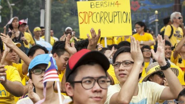 Ribuan Pengunjuk Rasa di Malaysia Bertahan Hingga Minggu Malam