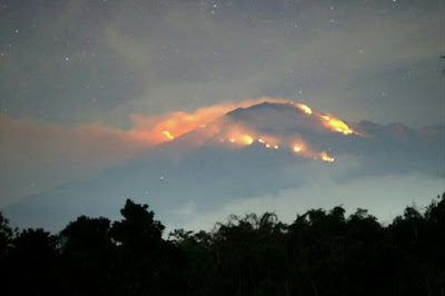 Kobaran Api di Gunung Merbabu Belum Bisa Dipadamkan
