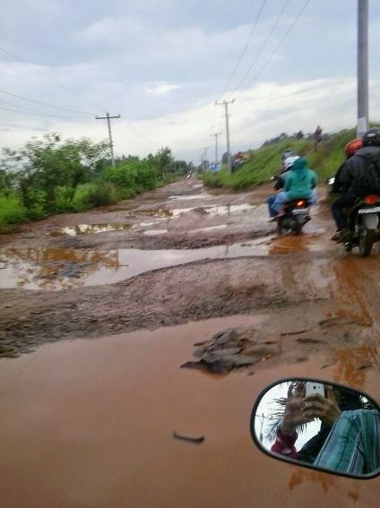 Inilah Jalan Kotagajah – Punggur Lampung Tengah yang Rusak Parah