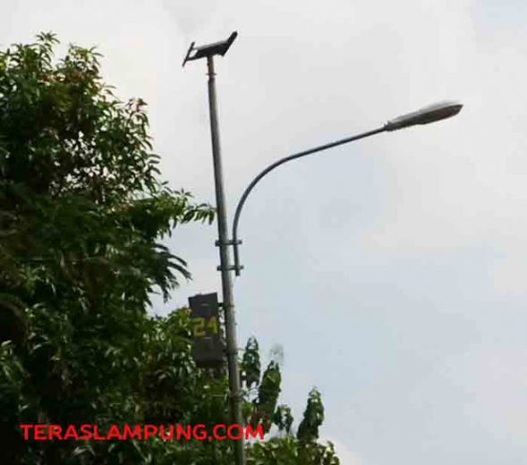 Dua Panel Lampu Tenaga Surga di Jalan Lintas Tengah Sumatera di Kotabumi Digasak Pencuri