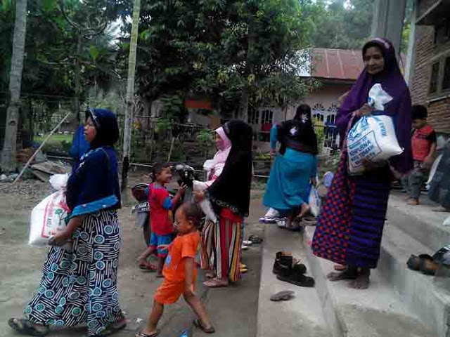 Sebanyak 200 Dhuafa di Aceh Utara Terima Dua Ton Beras Fidyah dari Muslim Singapura