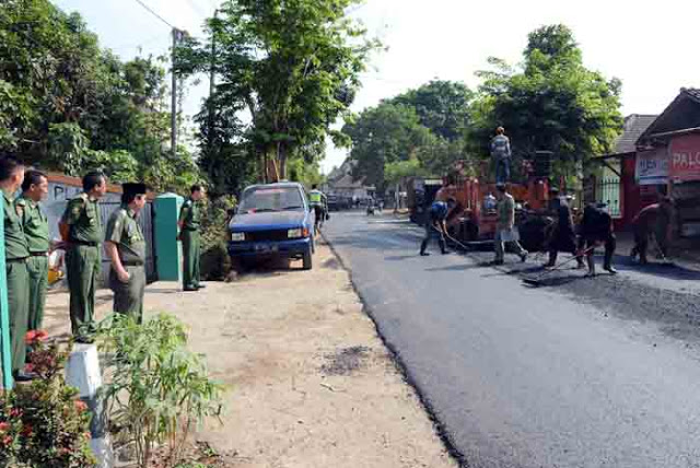 Herman HN Tinjau Pembangunan Beberapa Ruas Jalan