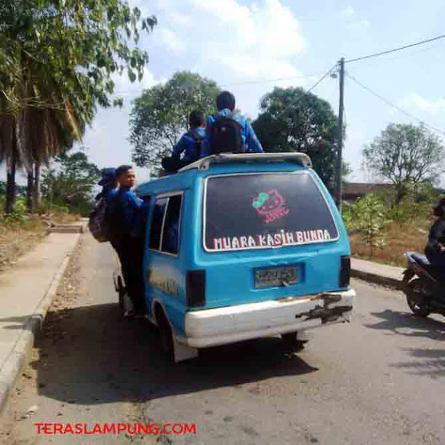 Anak-anak Sekolah Menantang Maut