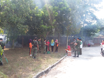 Wabup Absen, Danlanud Pimpin Bersih Masjid di Tulangbawang