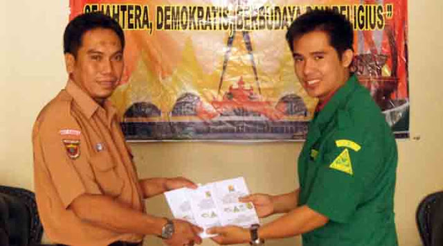 PC Ansor Waykanan Distribusikan Buku “Migrasi Aman” kepada Para Kepala Kampung