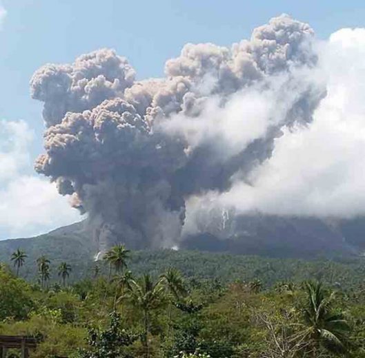 Gunung Karangetang Meletus, 33 KK Mengungsi