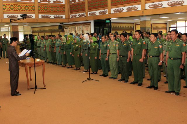 Sudarno Edi Lantik 180 Pejabat Eselon IV Pemprov Lampung