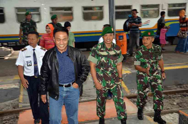 Kunjungan Kerja ke Lampung, Pangdam Sriwijaya Naik Kereta Api