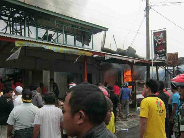 Galeri Foto Pasar Liwa Terbakar