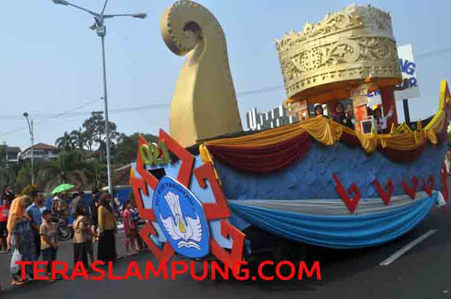 Pawai Pembangunan Berlangsung Singkat, Banyak Penonton Kecewa