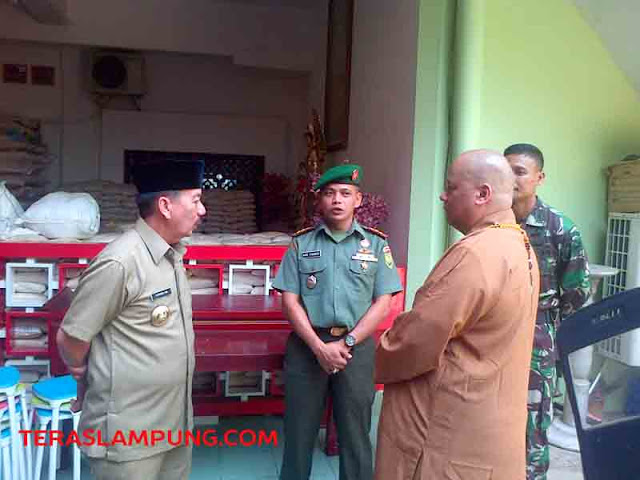 Herman HN Tinjau Pembagian Sembako di Vihara Amurwa Bhumi