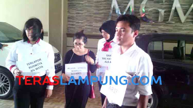 Anggota Satpol PP Cantik Dijual: Nurbaiti Lepas Jilbab Sebelum Masuk Ruang Karaoke