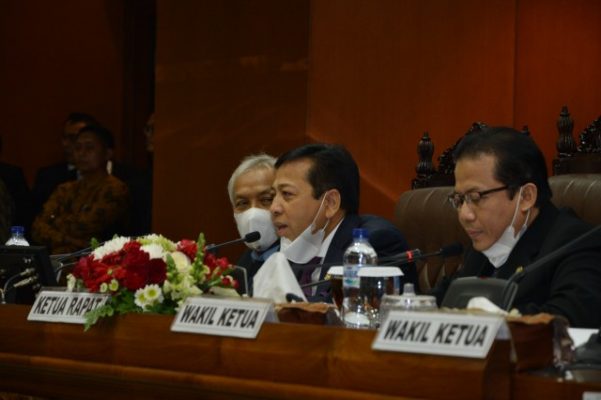 Medsos, Ini Reaksi Netizen kepada Pimpinan DPR RI yang Pakai Masker saat Sidang Paripurna