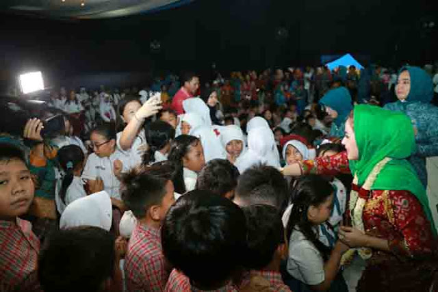 Aprilani Yustin Resmikan Bioskop Anak Pertama di Indonesia