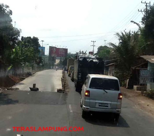 Ruas Jalan Trans Sumatera di Bakauheni Mulai Dibeton