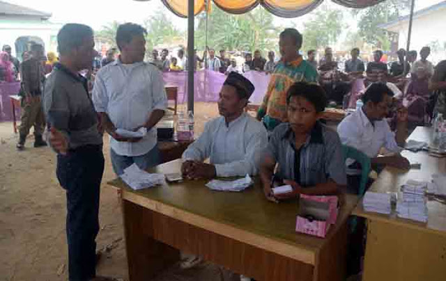 Bupati Khamami Tinjau Pelaksanaan Pilkades Serentak