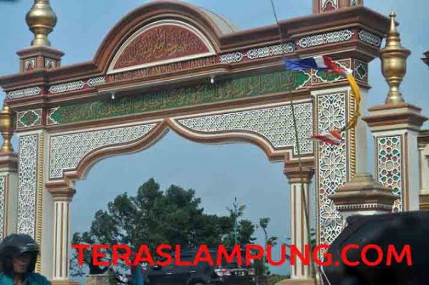 Shalat dan Rehat Sejenak di Masjid Rest Area Sumberjaya