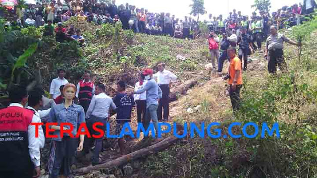 Rekonstruksi Suami Bunuh Istri, Warga Teriak agar Pelaku Dibakar Beramai-Ramai