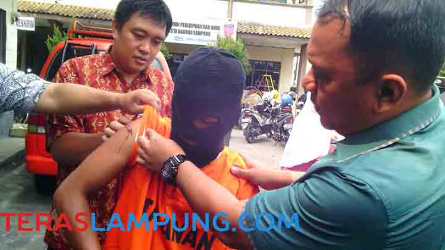 Agar Pemilik Percaya Sepeda Motornya Dibegal, Riski Lukai Badannya dengan Celurit