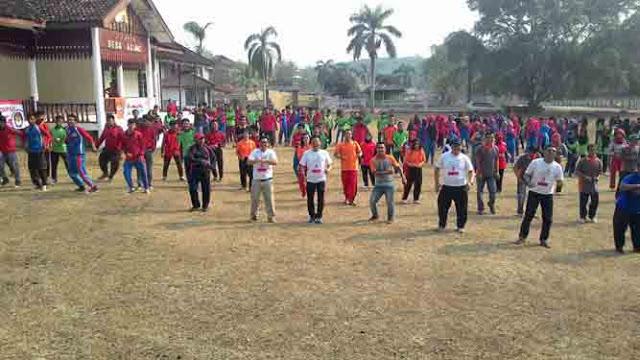 Soalisasikan Pilkada, KPU Waykanan Gelar “Senam Demokrasi”