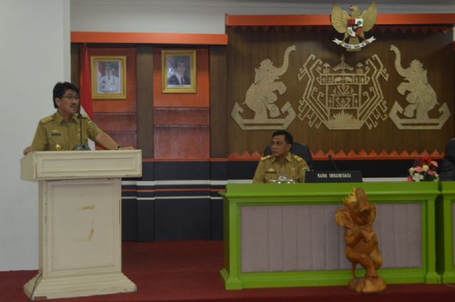 Gubernur dan Seluruh PNS Pemprov Lampung Wajib Kenakan Pakaian Adat Lampung