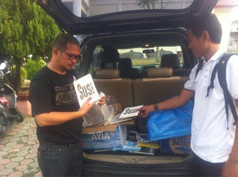 Penyair Ini tidak Malu Mengasong Buku Puisi