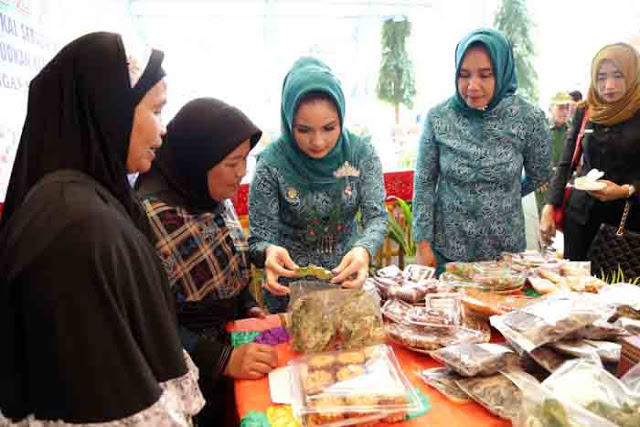 Lomba Pangan, Ny. Aprilani Yustin Terkesan Olahan Tempe
